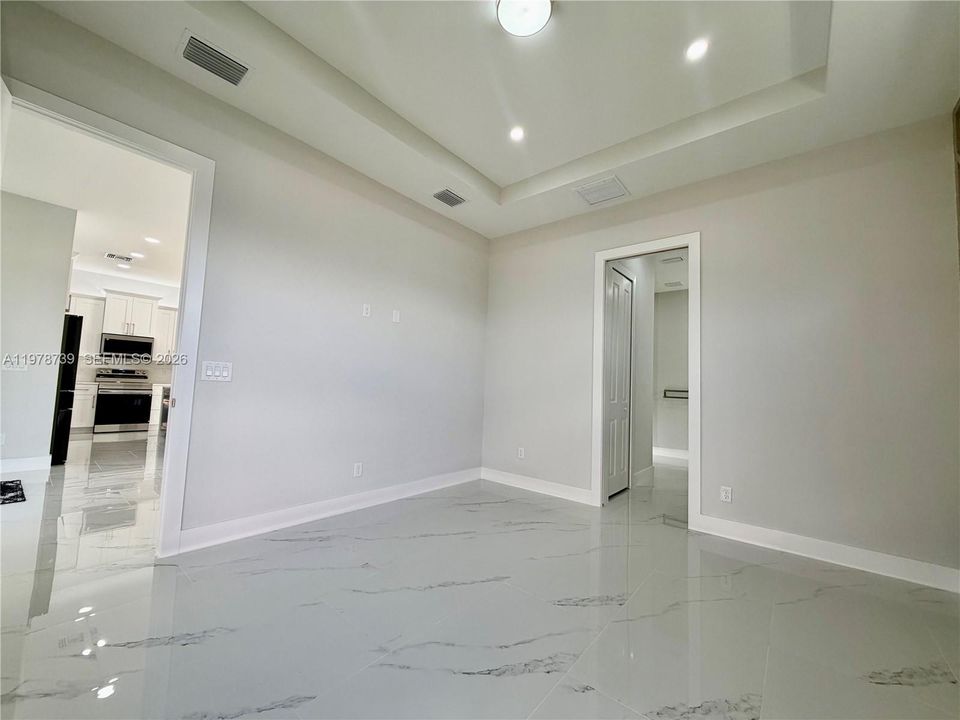 Недавно продано: $379,000 (4 спален, 2 ванн, 1715 Квадратных фут)