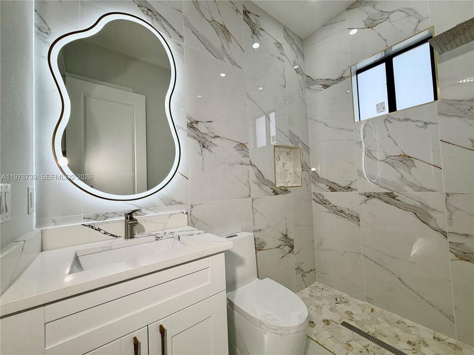 Недавно продано: $379,000 (4 спален, 2 ванн, 1715 Квадратных фут)