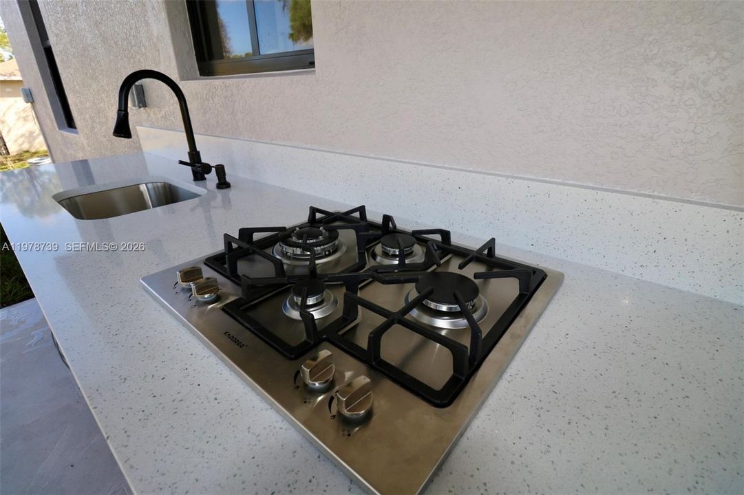 Недавно продано: $379,000 (4 спален, 2 ванн, 1715 Квадратных фут)
