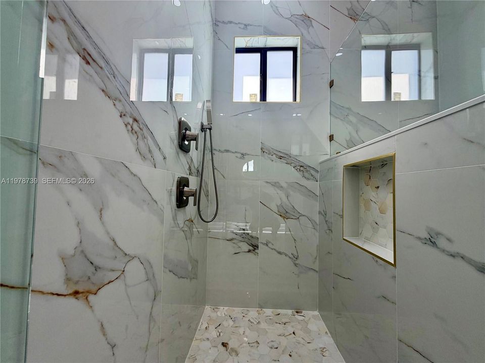 Недавно продано: $379,000 (4 спален, 2 ванн, 1715 Квадратных фут)