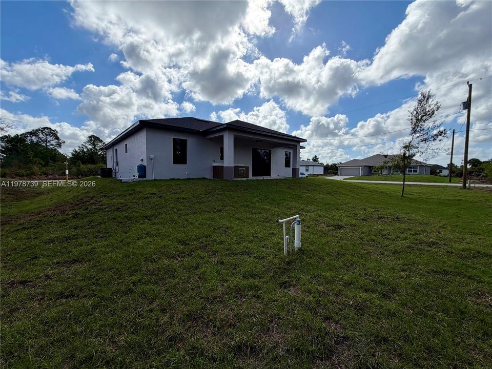 Недавно продано: $379,000 (4 спален, 2 ванн, 1715 Квадратных фут)