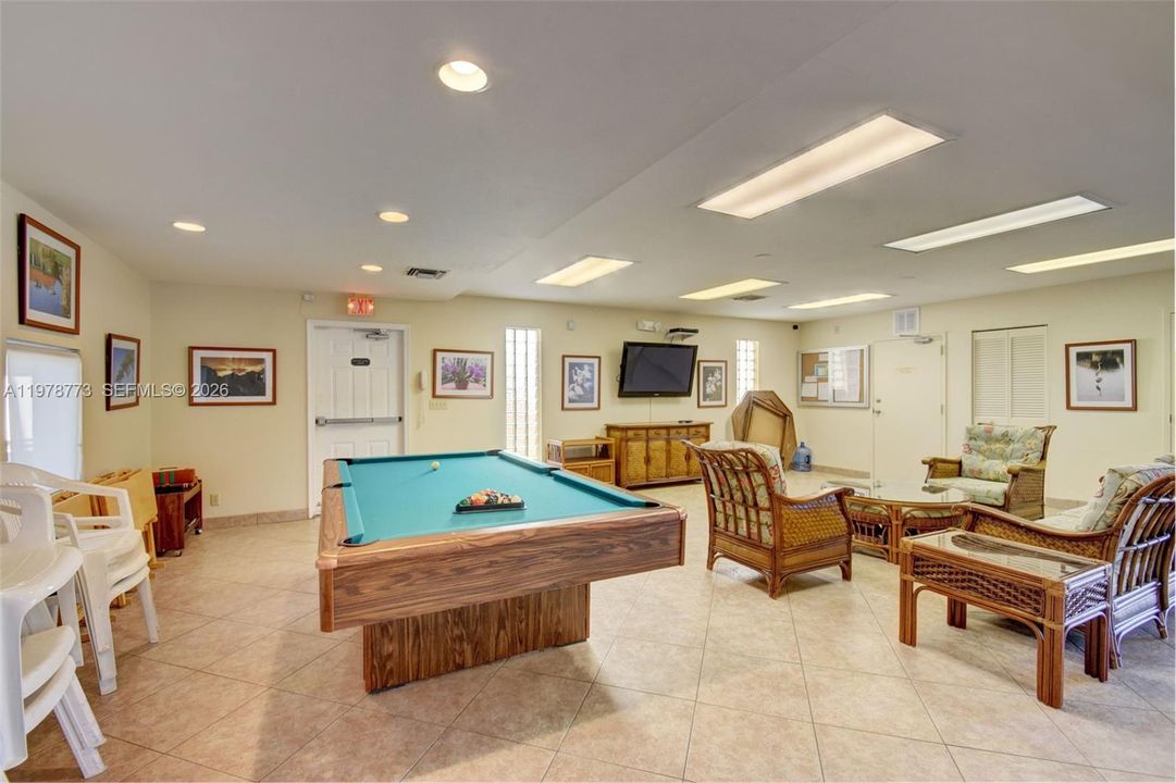 Activo con contrato: $599,000 (3 camas, 2 baños, 2035 Pies cuadrados)