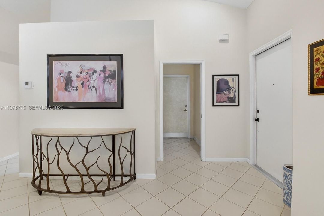 Activo con contrato: $599,000 (3 camas, 2 baños, 2035 Pies cuadrados)