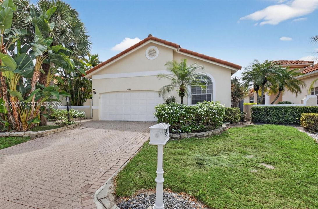 Activo con contrato: $599,000 (3 camas, 2 baños, 2035 Pies cuadrados)