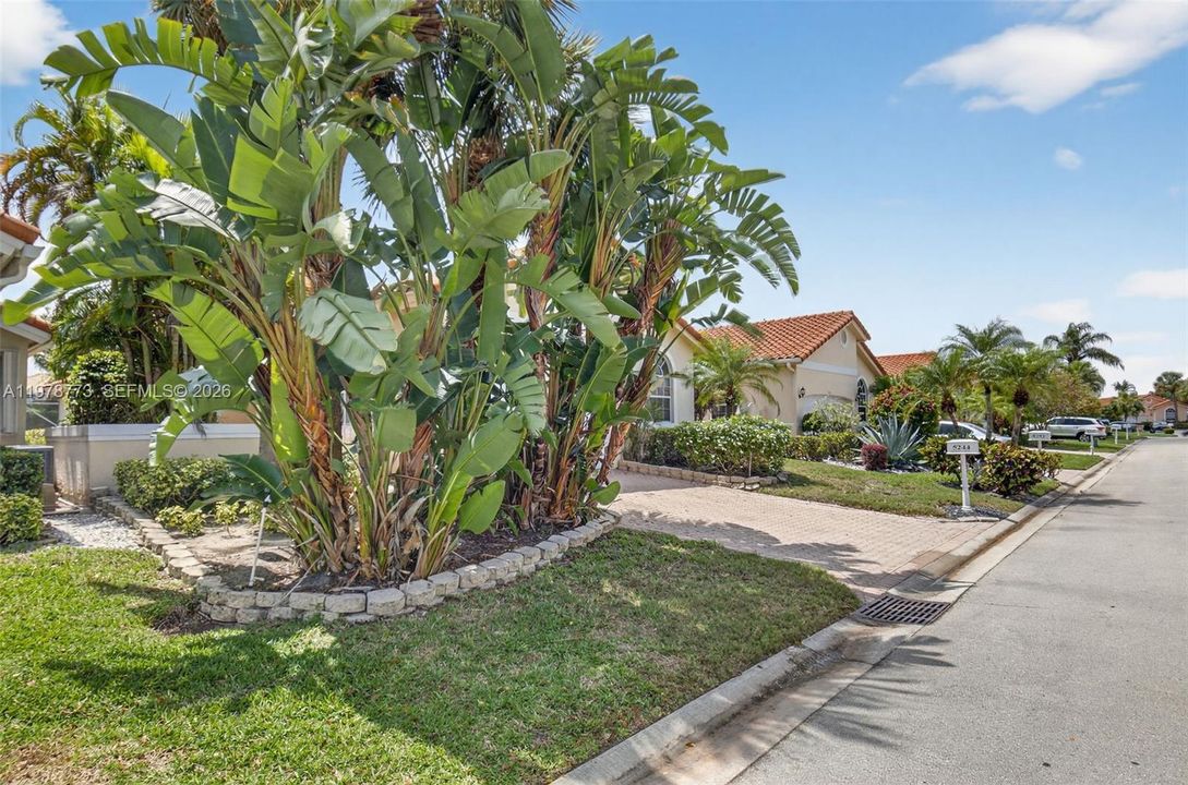 Activo con contrato: $599,000 (3 camas, 2 baños, 2035 Pies cuadrados)