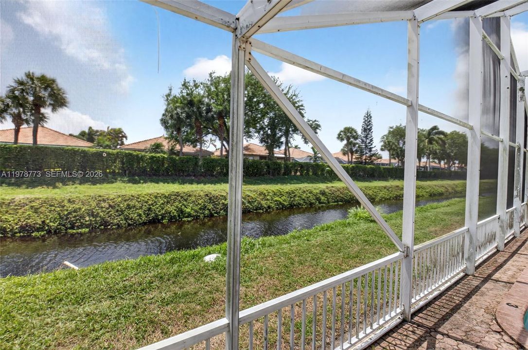 Activo con contrato: $599,000 (3 camas, 2 baños, 2035 Pies cuadrados)