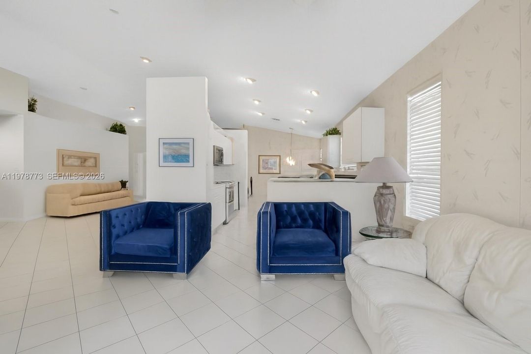Activo con contrato: $599,000 (3 camas, 2 baños, 2035 Pies cuadrados)