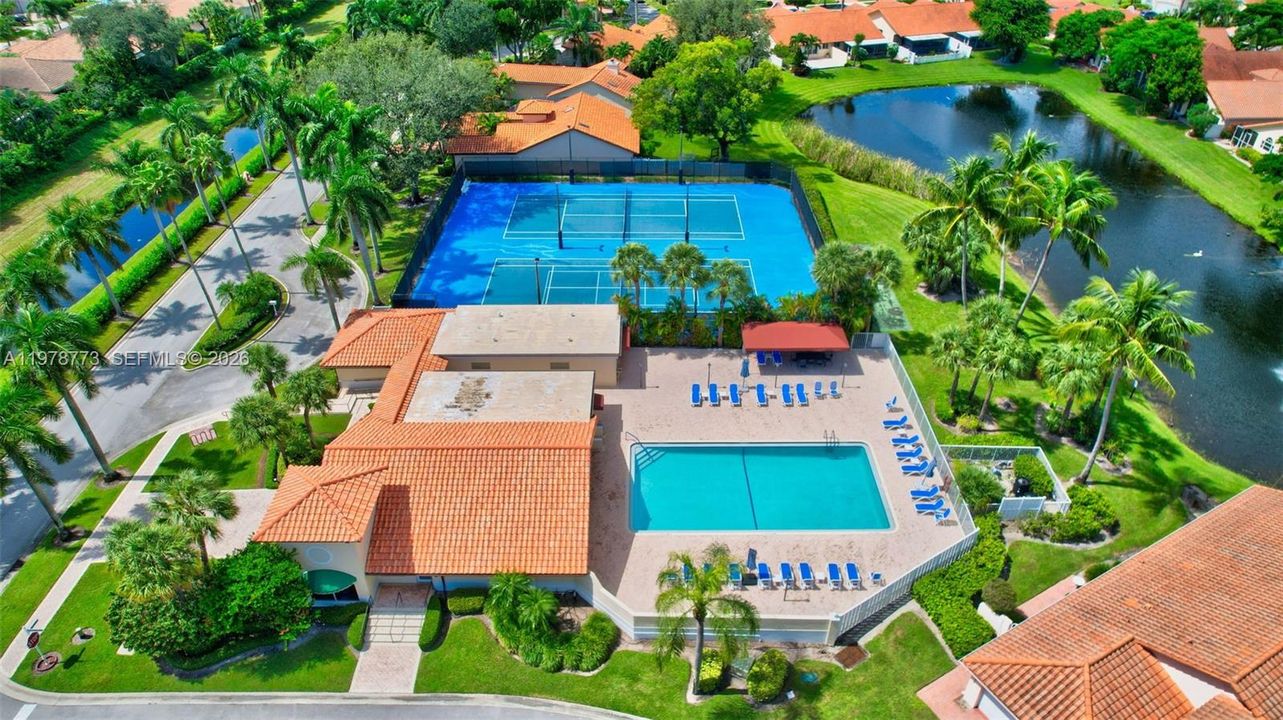 Activo con contrato: $599,000 (3 camas, 2 baños, 2035 Pies cuadrados)