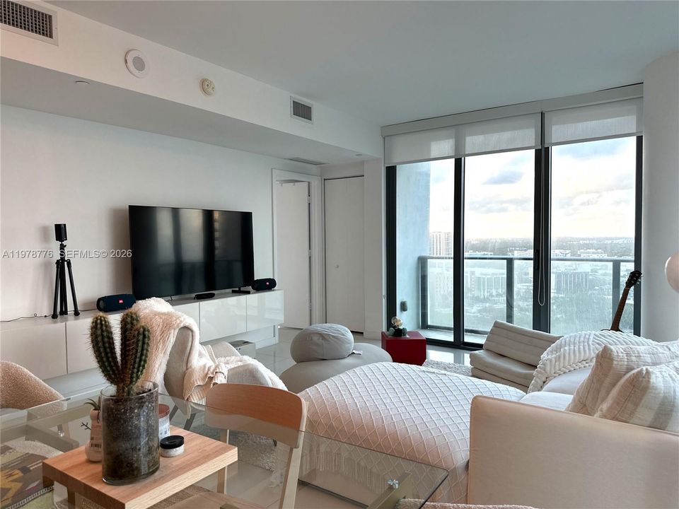 En Venta: $675,000 (1 camas, 1 baños, 706 Pies cuadrados)