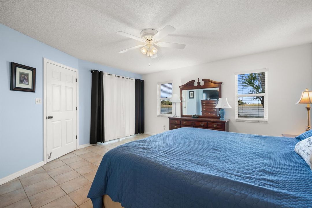interior - master bedroom 5