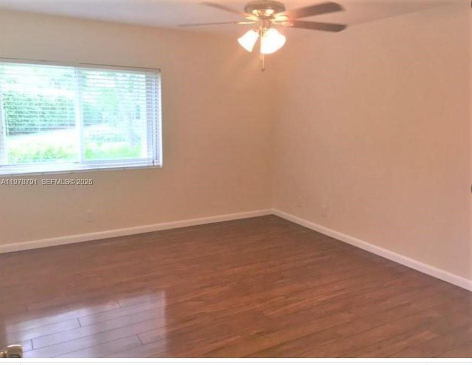 Activo con contrato: $1,600 (2 camas, 1 baños, 935 Pies cuadrados)