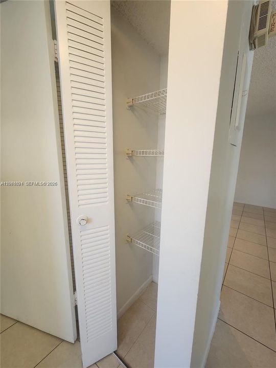 For Sale: $165,000 (2 beds, 2 baths, 768 Square Feet)