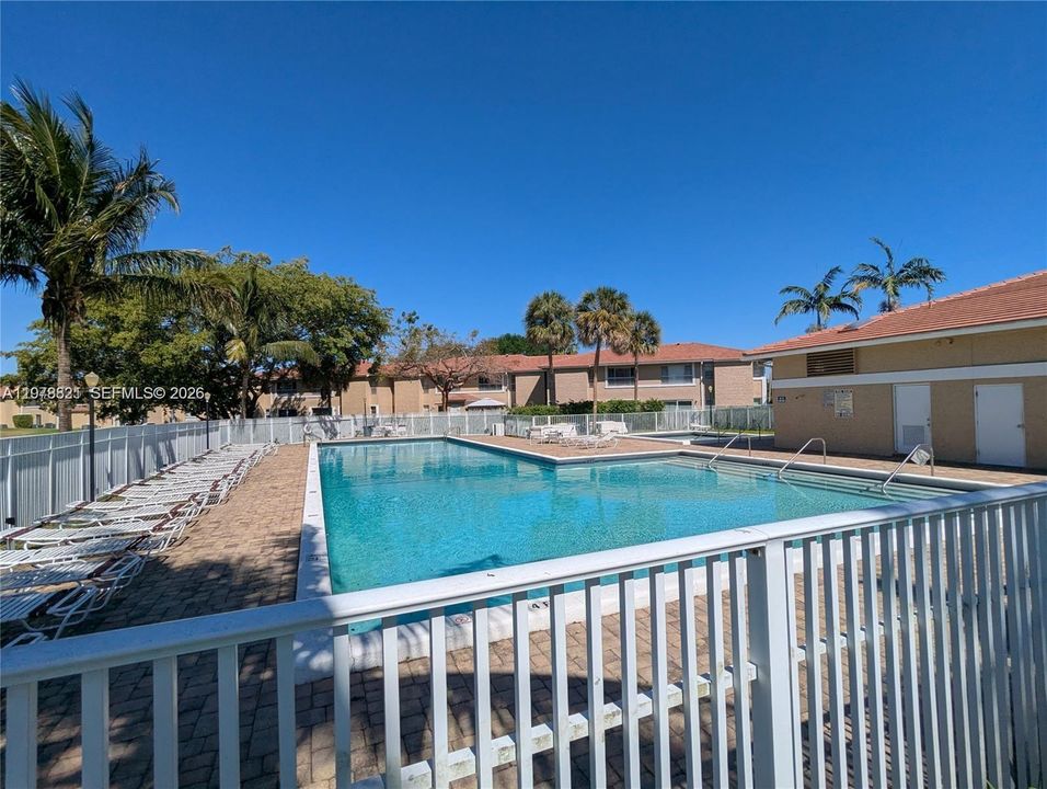 For Sale: $165,000 (2 beds, 2 baths, 768 Square Feet)