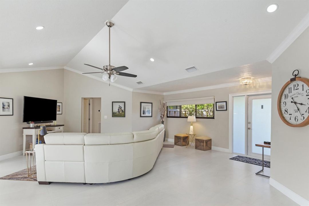 1127 E Seminole Ave_#15C_Marina Brier_1