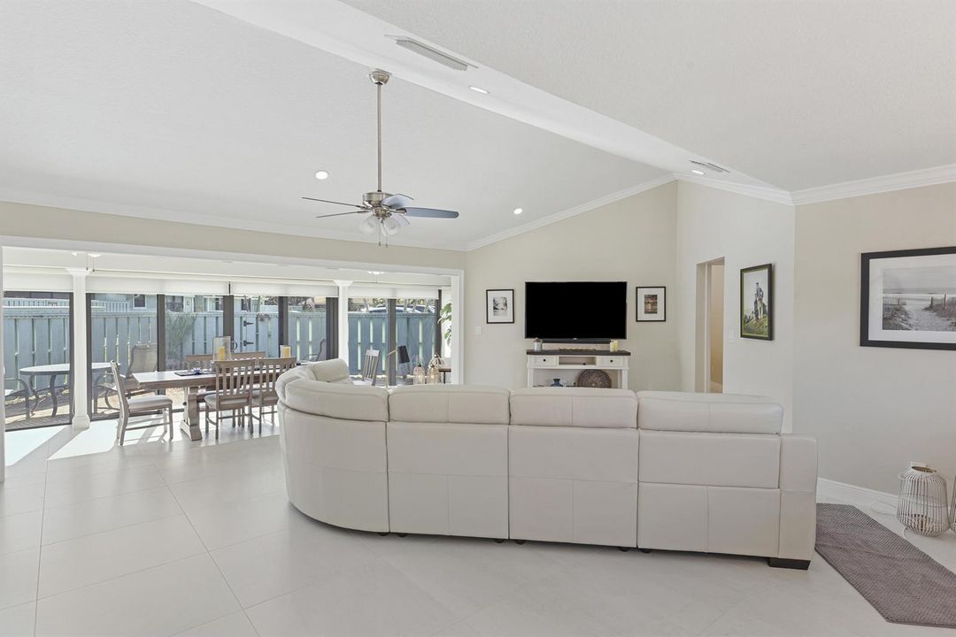 1127 E Seminole Ave_#15C_Marina Brier_8
