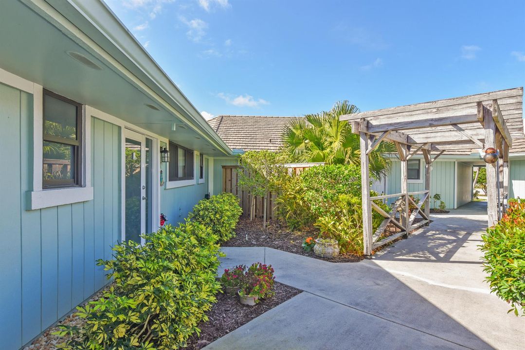 1127 E Seminole Ave_#15C_Marina Brier_2