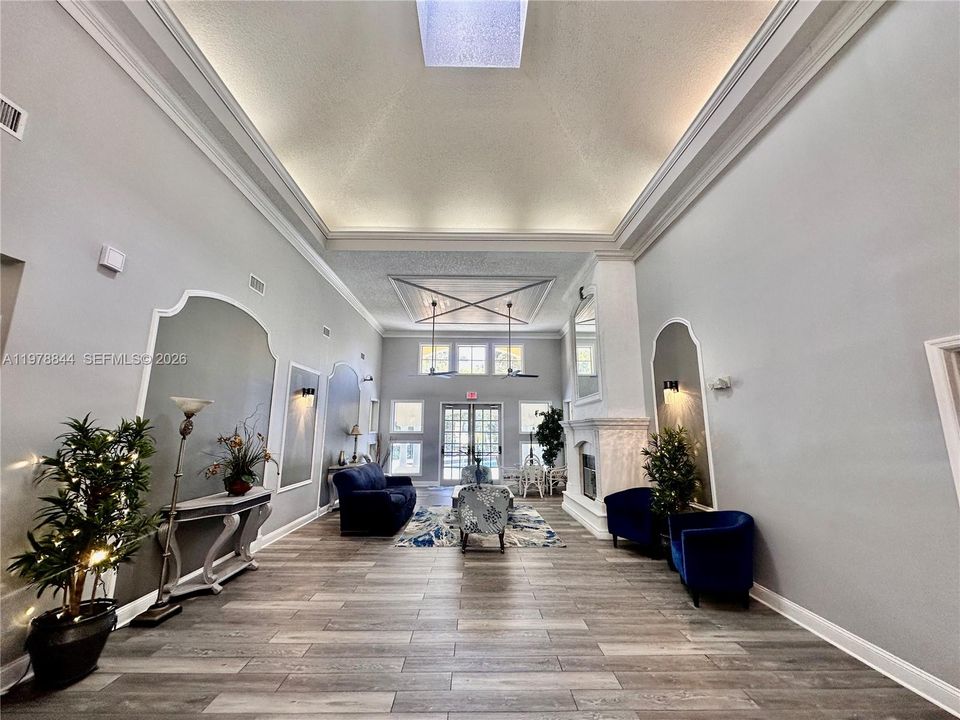 For Rent: $2,000 (2 beds, 2 baths, 994 Square Feet)