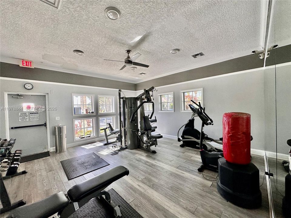 For Rent: $2,000 (2 beds, 2 baths, 994 Square Feet)