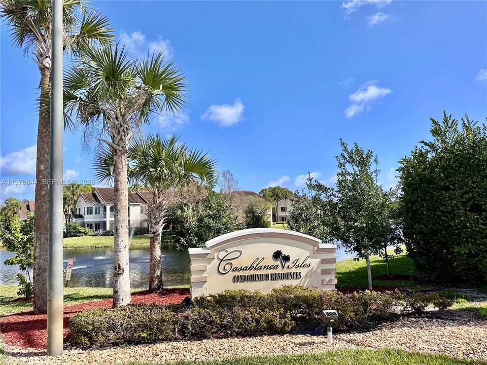 For Rent: $2,000 (2 beds, 2 baths, 994 Square Feet)