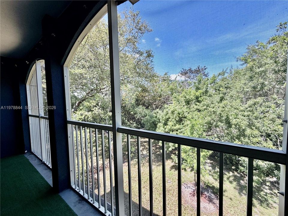 For Rent: $2,000 (2 beds, 2 baths, 994 Square Feet)