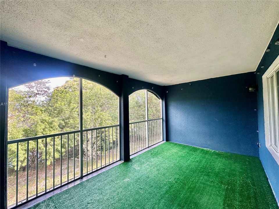 For Rent: $2,000 (2 beds, 2 baths, 994 Square Feet)