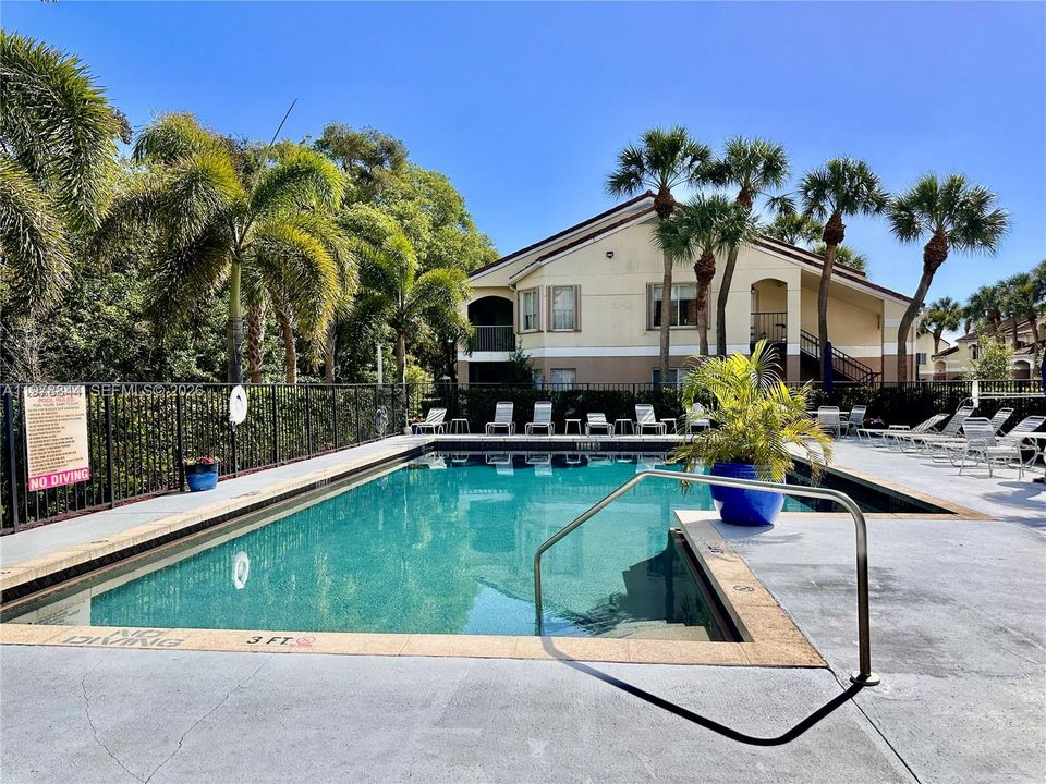 For Rent: $2,000 (2 beds, 2 baths, 994 Square Feet)