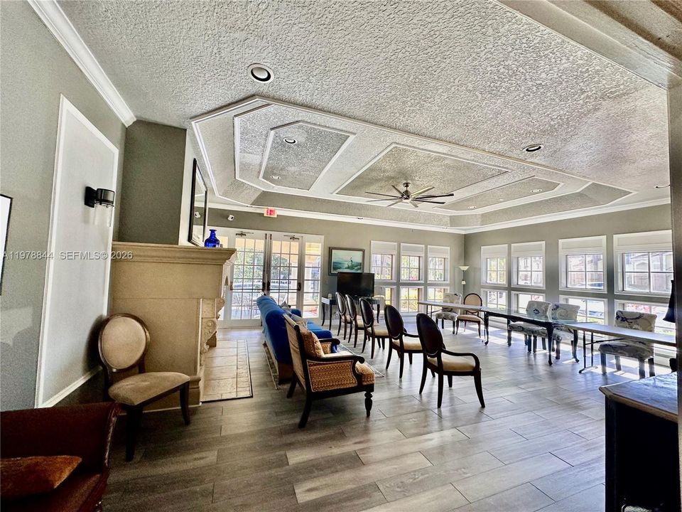 For Rent: $2,000 (2 beds, 2 baths, 994 Square Feet)