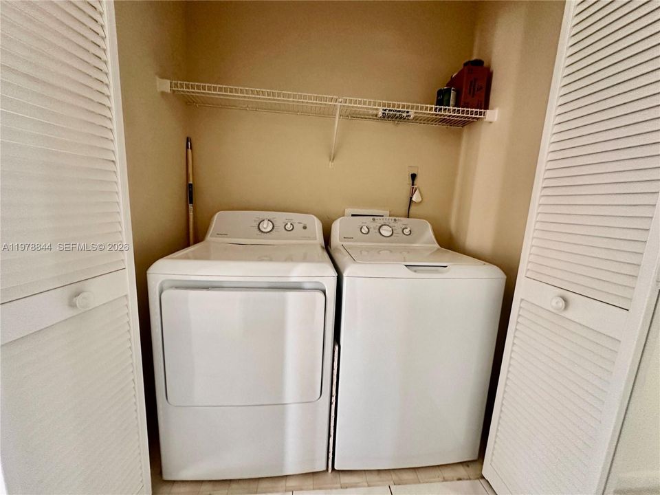 For Rent: $2,000 (2 beds, 2 baths, 994 Square Feet)