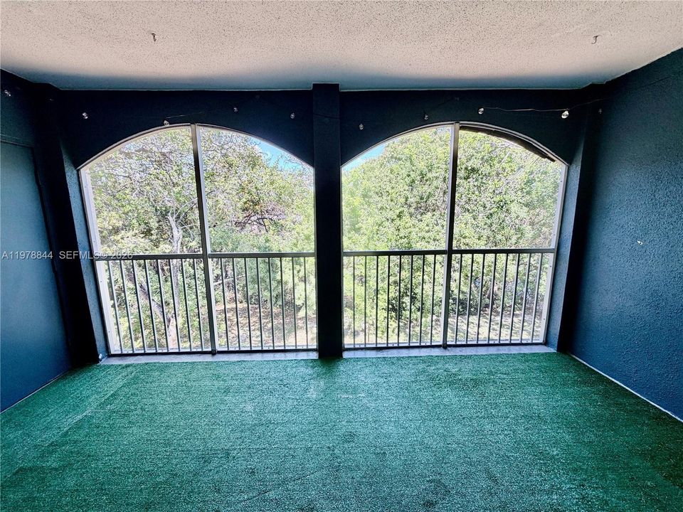 For Rent: $2,000 (2 beds, 2 baths, 994 Square Feet)