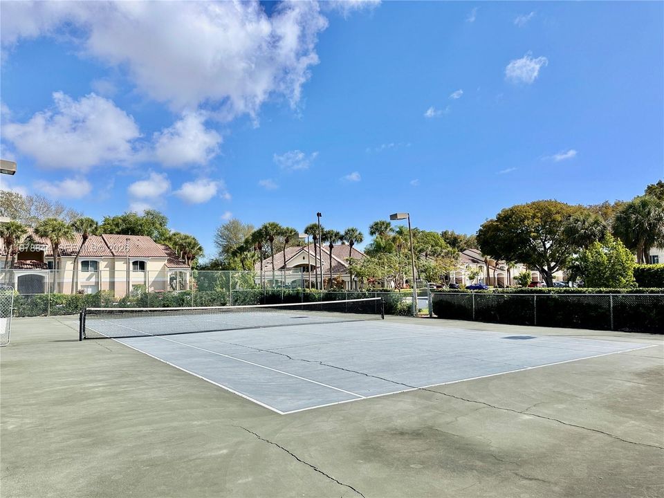 For Rent: $2,000 (2 beds, 2 baths, 994 Square Feet)