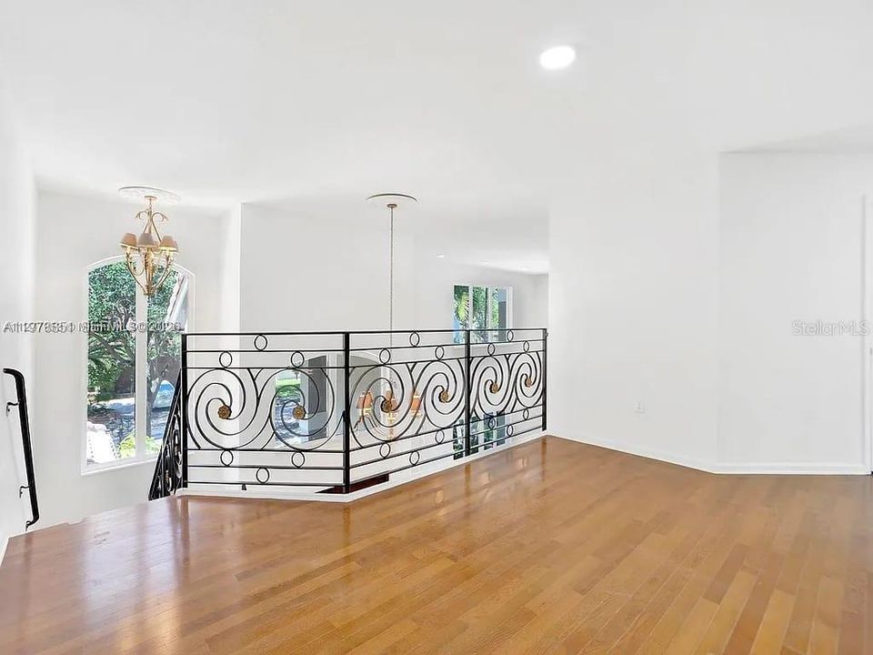For Rent: $10,000 (6 beds, 3 baths, 4176 Square Feet)