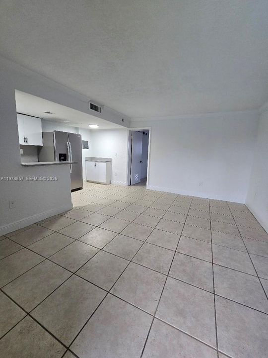 For Sale: $180,000 (1 beds, 1 baths, 558 Square Feet)