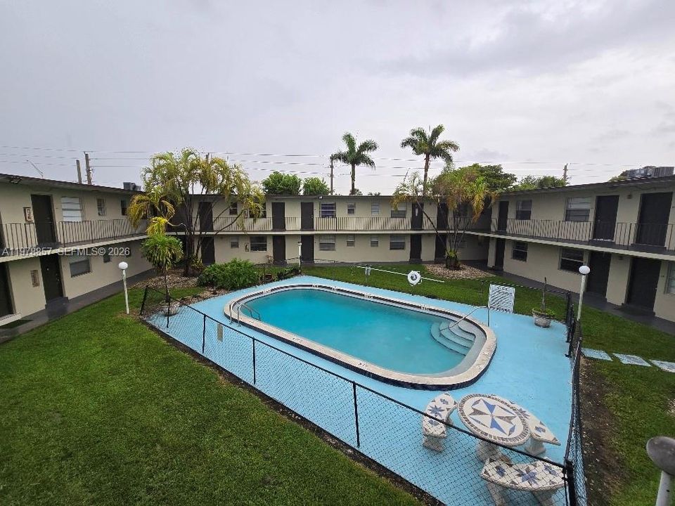 For Sale: $180,000 (1 beds, 1 baths, 558 Square Feet)