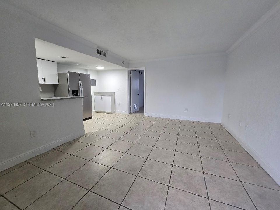 For Sale: $180,000 (1 beds, 1 baths, 558 Square Feet)
