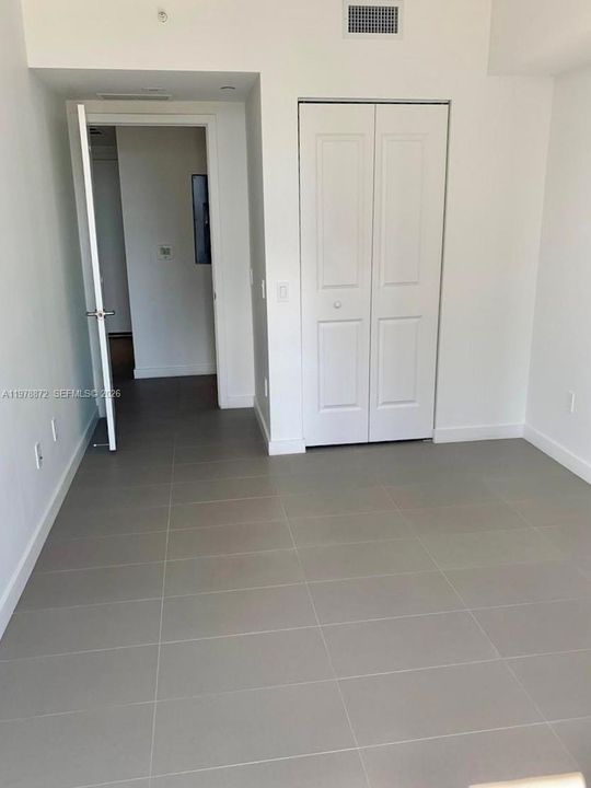 For Sale: $499,000 (2 beds, 2 baths, 882 Square Feet)