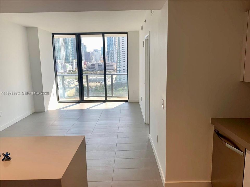For Sale: $499,000 (2 beds, 2 baths, 882 Square Feet)