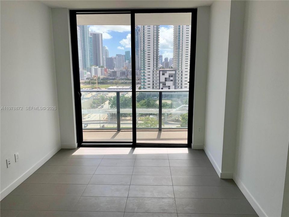 For Sale: $499,000 (2 beds, 2 baths, 882 Square Feet)