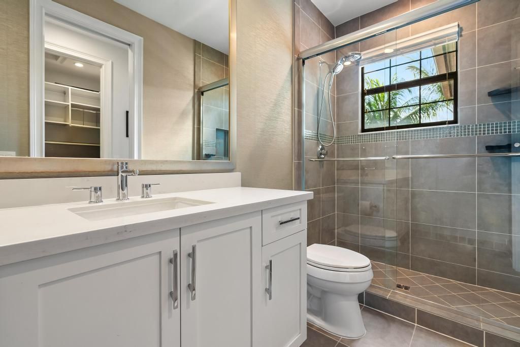 en-suite bath