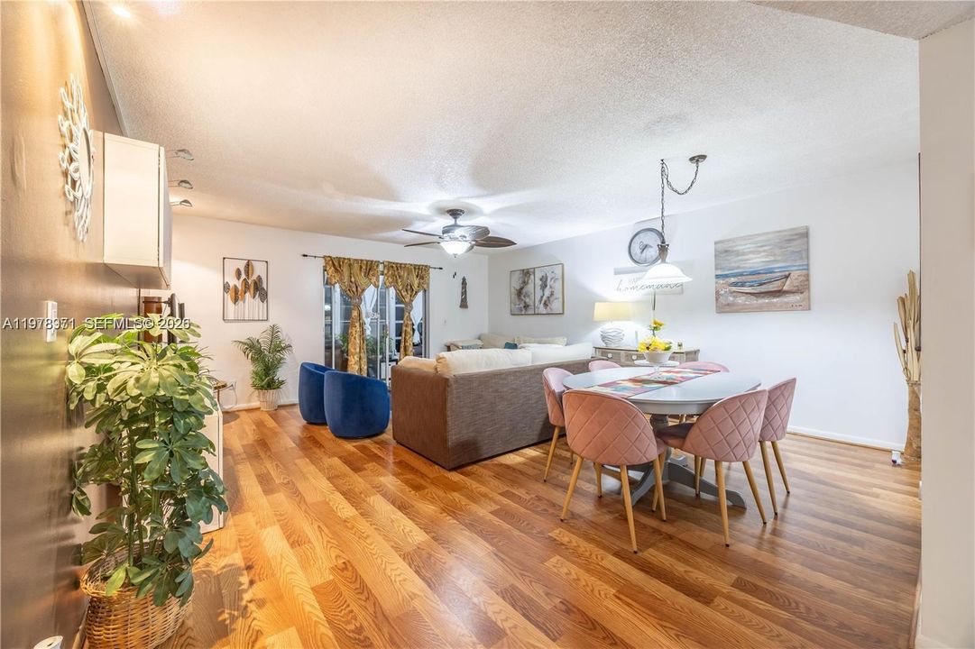 For Sale: $79,900 (1 beds, 1 baths, 928 Square Feet)