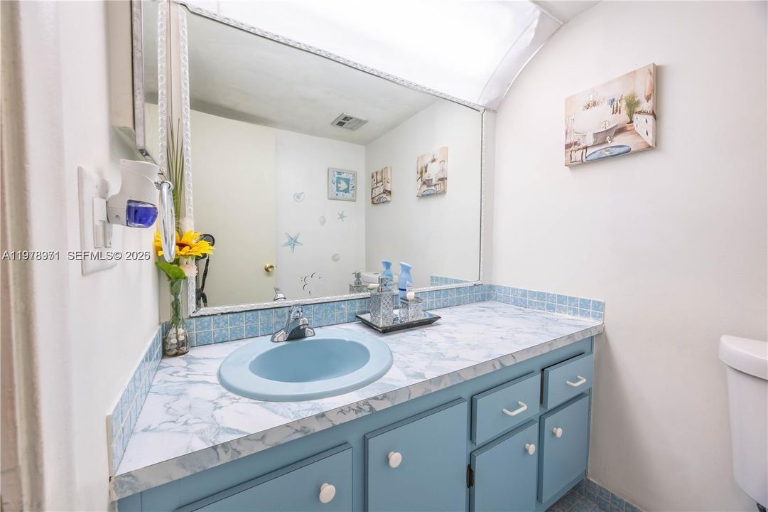 For Sale: $79,900 (1 beds, 1 baths, 928 Square Feet)