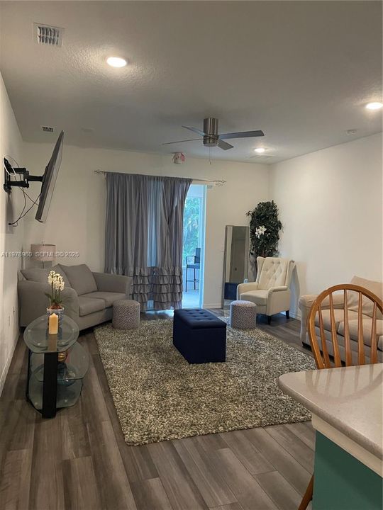 For Rent: $2,785 (3 beds, 2 baths, 1633 Square Feet)