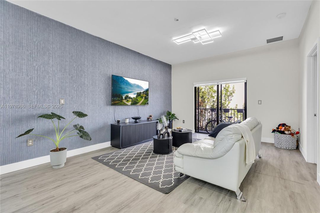На продажу: $449,900 (3 спален, 2 ванн, 1236 Квадратных фут)