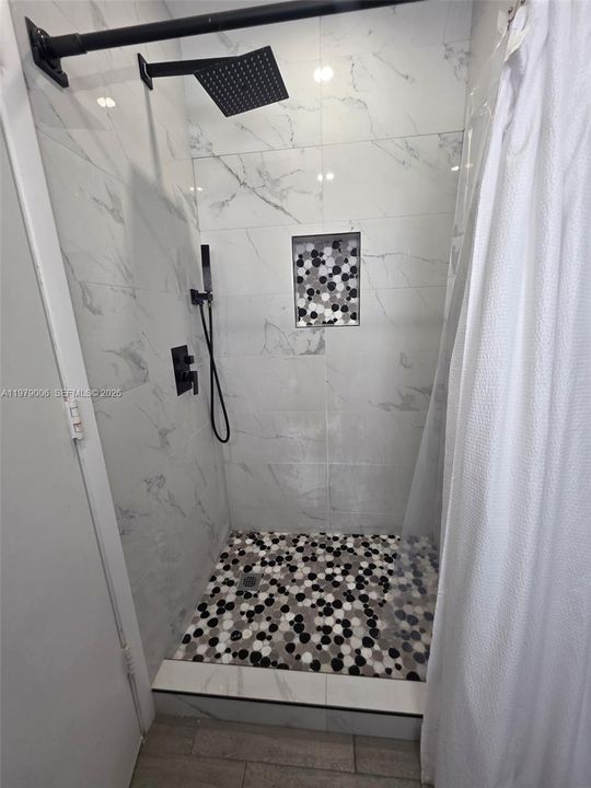В аренду: $1,650 (1 спален, 1 ванн, 3062 Квадратных фут)