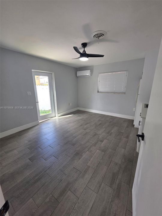 В аренду: $1,650 (1 спален, 1 ванн, 3062 Квадратных фут)