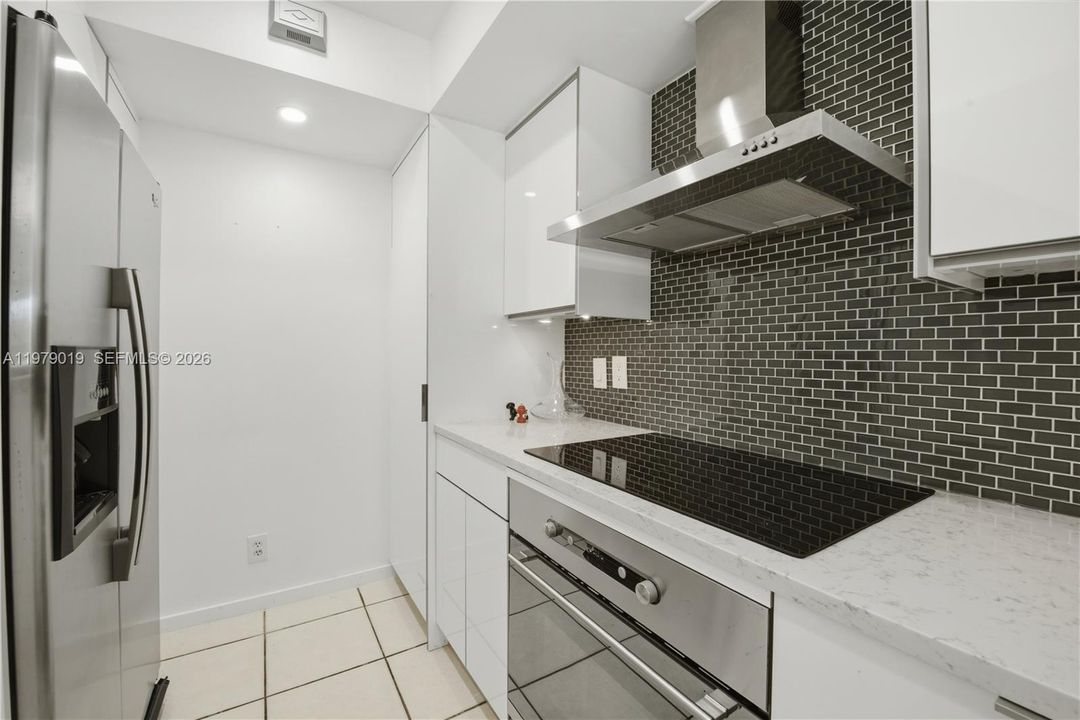 For Sale: $1,495,000 (2 beds, 2 baths, 1120 Square Feet)