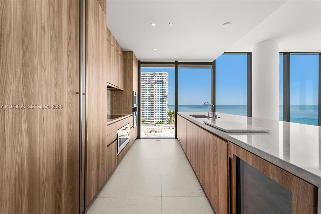 For Rent: $20,000 (3 beds, 3 baths, 2530 Square Feet)