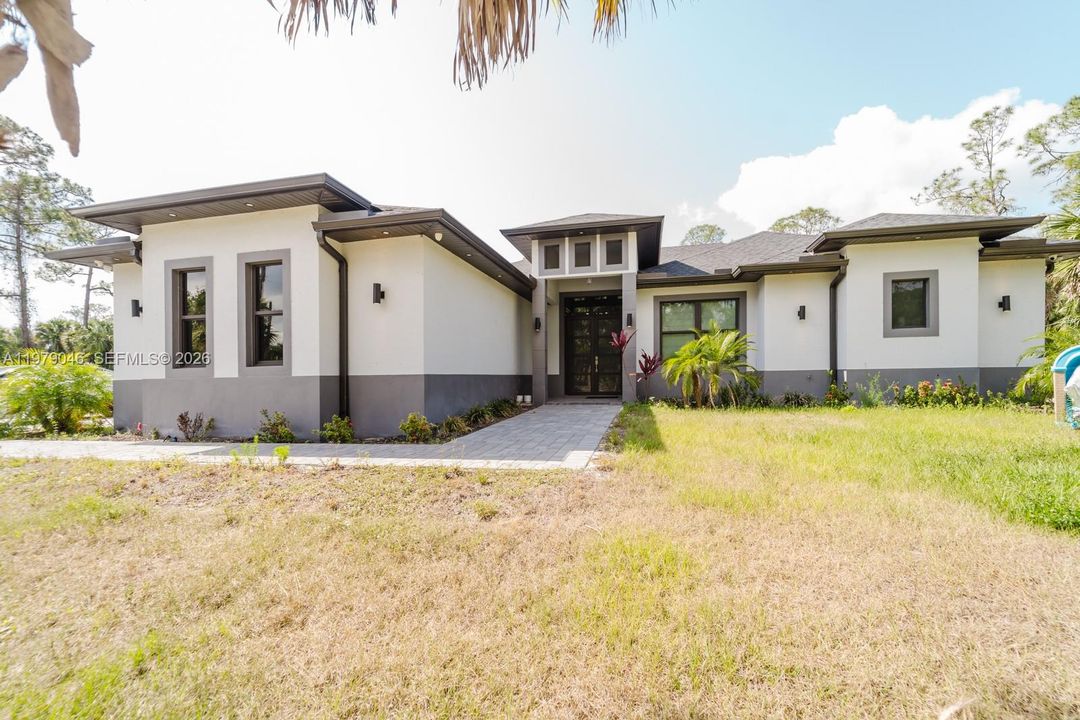 En Venta: $748,000 (3 camas, 2 baños, 2196 Pies cuadrados)