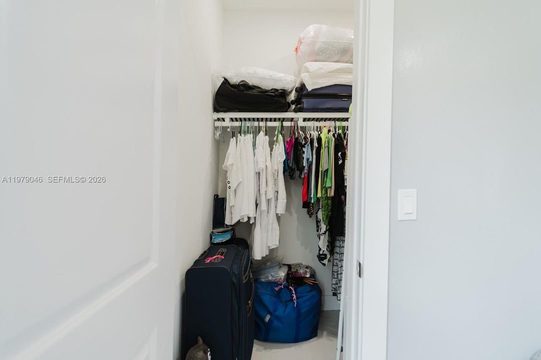 En Venta: $748,000 (3 camas, 2 baños, 2196 Pies cuadrados)