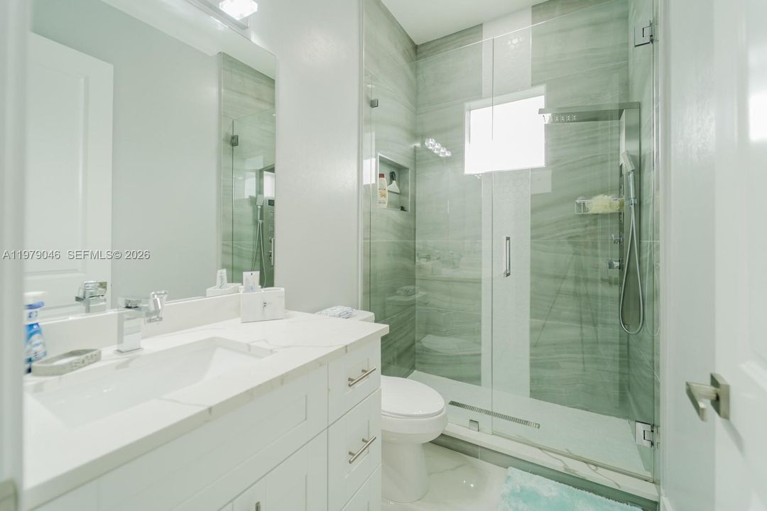 En Venta: $748,000 (3 camas, 2 baños, 2196 Pies cuadrados)