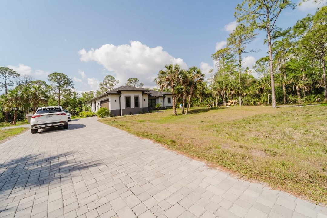 En Venta: $748,000 (3 camas, 2 baños, 2196 Pies cuadrados)